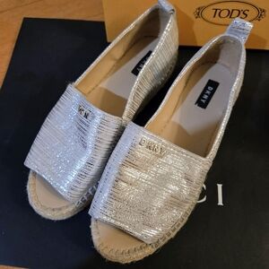 DKNY Mer Peep Toe Platform Espadrilles Womens Size10 Silver Shimmering Metallic